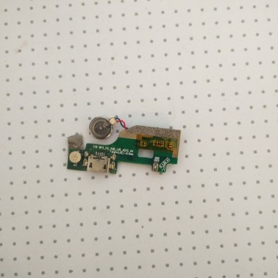 Нижня плата з конектором заряджання Bravis A504 Trace Нижня плата з конектором заряджання Bravis A504 Trace