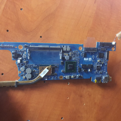 Материнська плата Toshiba Satellite U920
