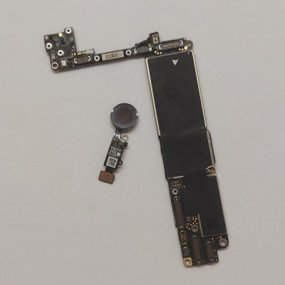 Материнская плата iPhone se 2020 64Gb Neverlock Оригинал Материнская плата iPhone se 2020 64Gb Neverlock Оригинал
